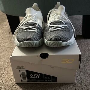 NWT Under Armour PS Curry 5 shoes